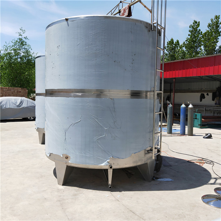 大型散酒罐密封装酒醋酱油暂存罐平底带腿爬梯储存罐酒厂设备设计