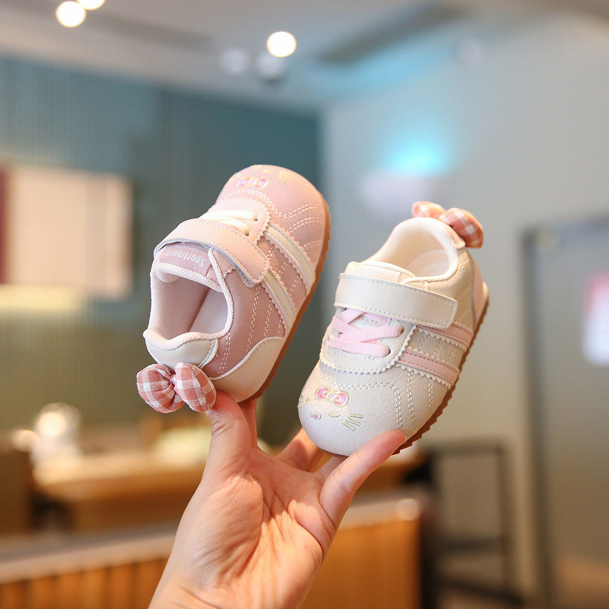 可爱猫咪女童休闲鞋后跟蝴蝶结