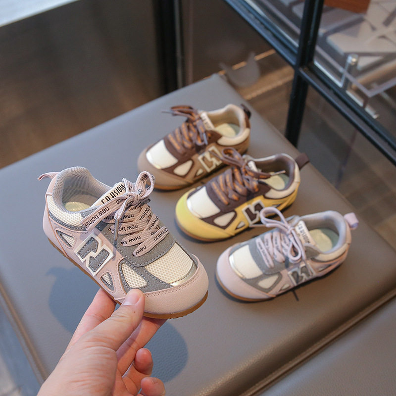 2026春秋季新款板鞋女童透气潮流时尚休闲鞋男女童舒适皮面运动鞋