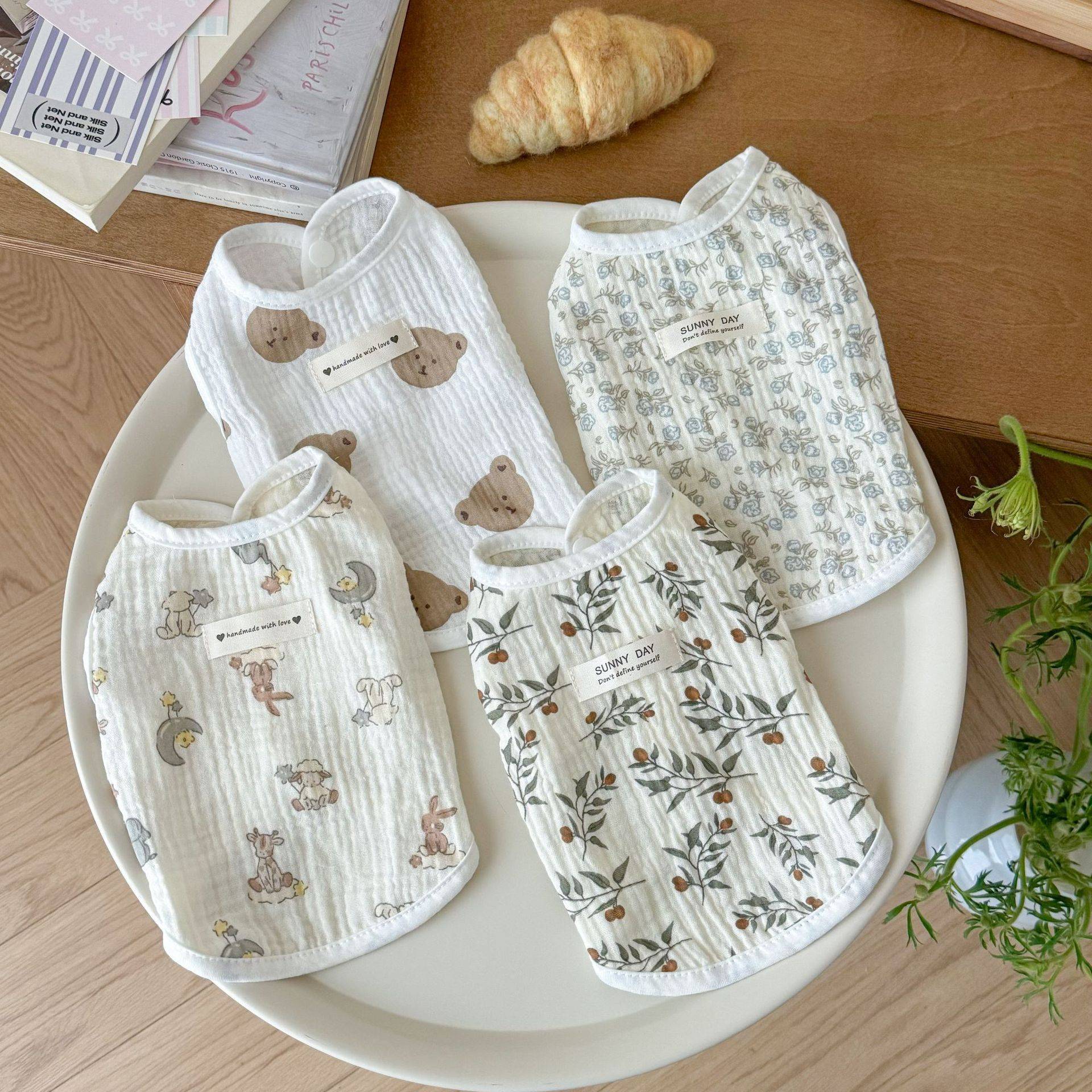 夏季の纯棉猫咪衣服无袖开衫纱布可爱马甲狗狗防晒背心薄款防掉毛