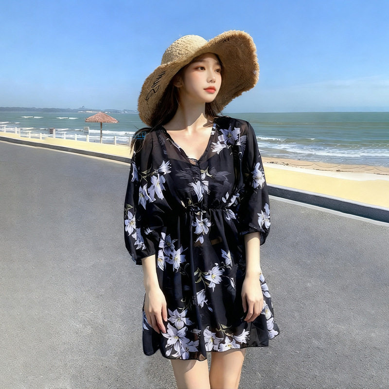 2025新款黑色碎花泳衣女分体三件套遮肉显瘦海边度假泡温泉泳装