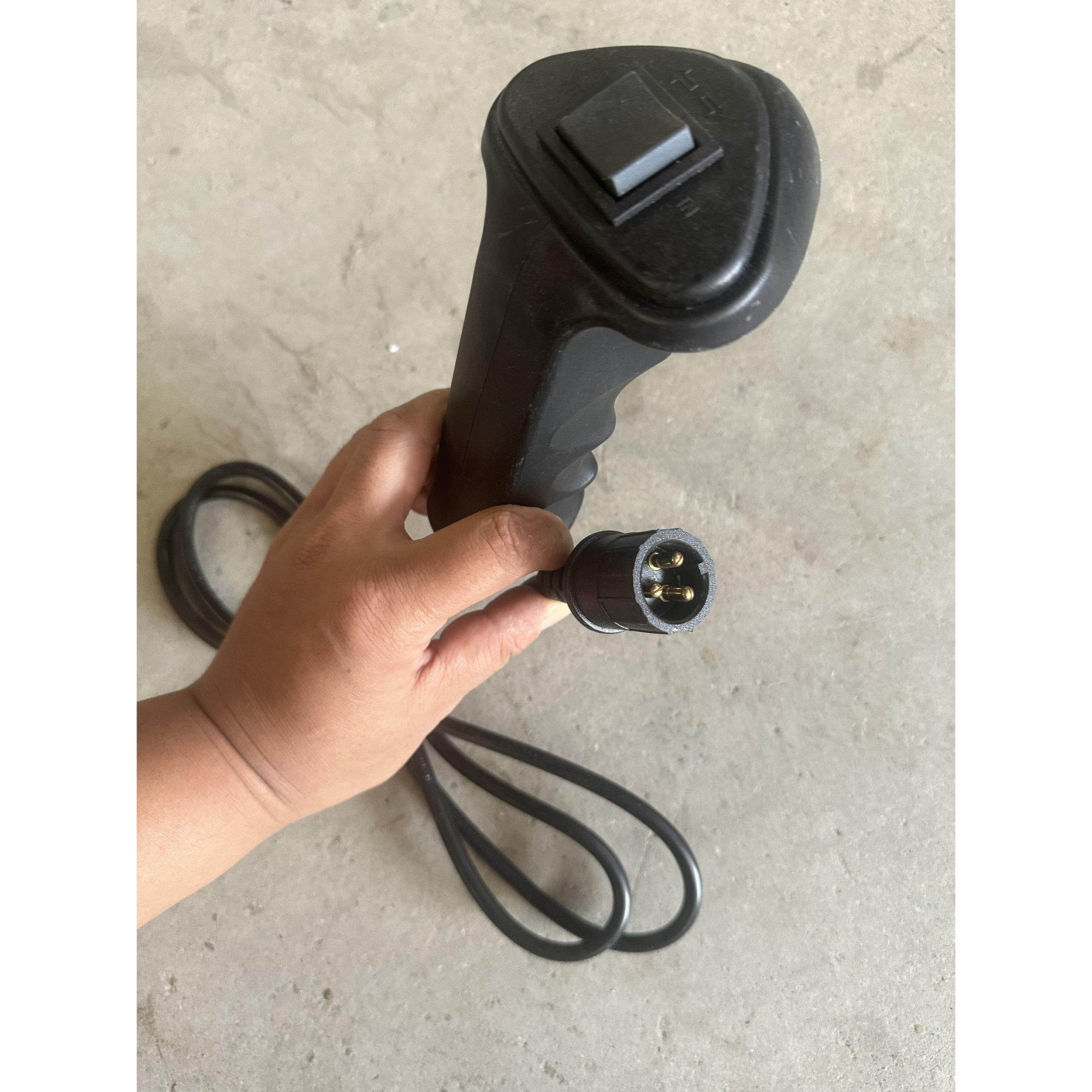电动绞盘配件12V24V电瓶车载吊机遥控器3000磅4500磅带线手柄开关