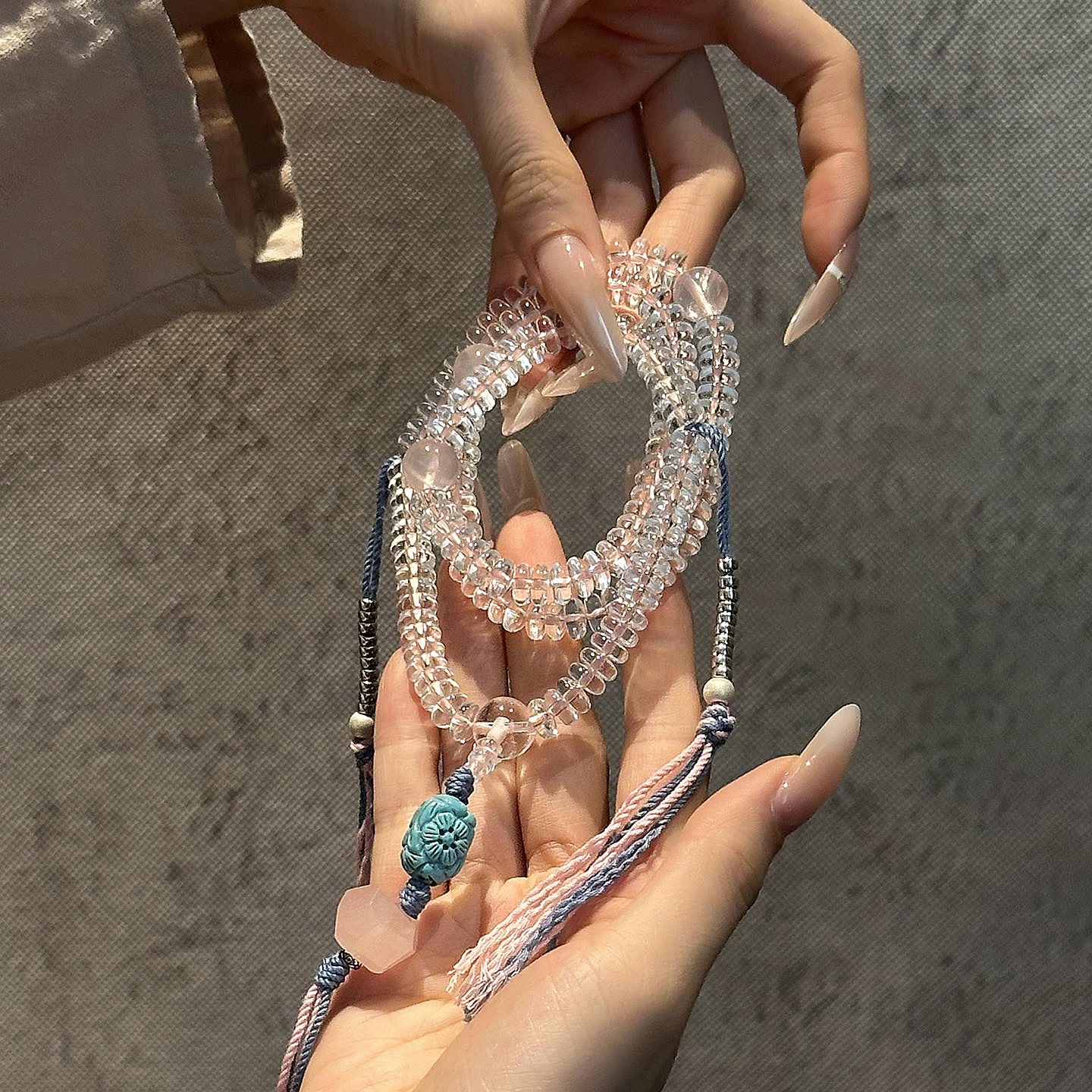 S925银白水晶粉水晶随型粉水晶雕花松石弹力手串 S11636