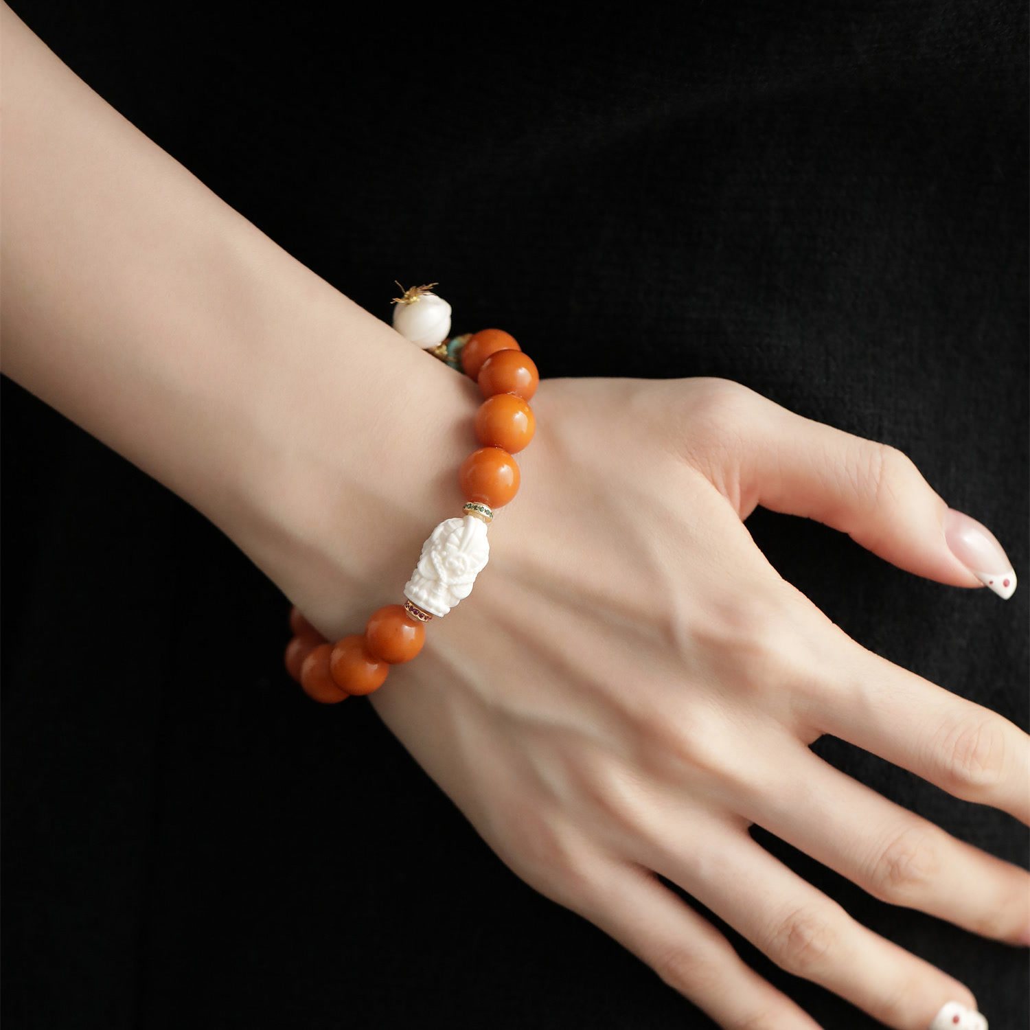 S925银蜜蜡猛犸扎基牛骨铃铛随型香香弹力手串复古民族风 S12524