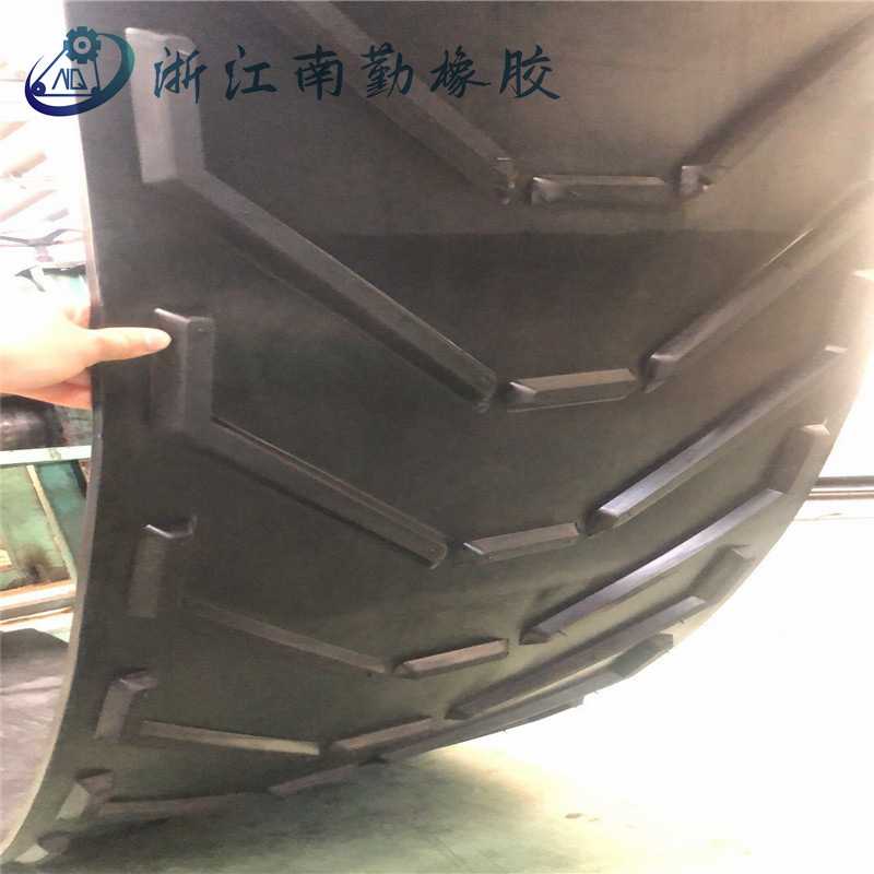 专业生产 凹人字形输送带 花纹防滑输送带 工业黑橡胶环形输送带