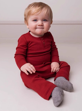 丹麦Mar圣诞新年款婴幼儿包屁衣25春秋纯色舒适宝宝爬爬服