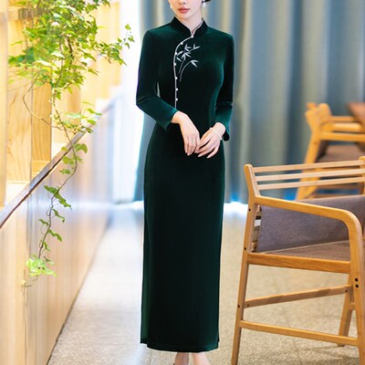 秋冬季新款金丝绒旗袍改良连衣裙中年女高贵妈妈日常纯色绣花长款