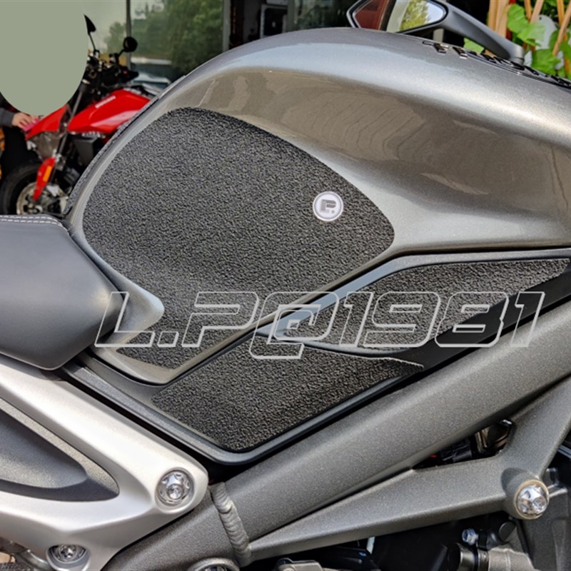 极速凯旋 765 RS 手工油箱贴 防滑贴 挡鸟皮 金卡纳透明磨砂摇臂