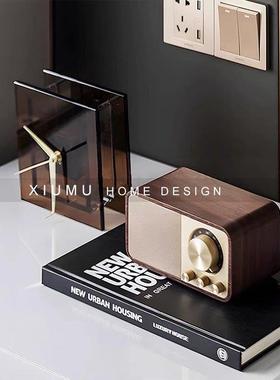 现代轻奢样板间卧室床头柜桌面时钟音响摆件组合搭配软装饰品套装