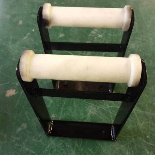 拖链支撑轮坦克链指向槽全封闭桥式塑料尼龙按需求定制不锈钢线槽