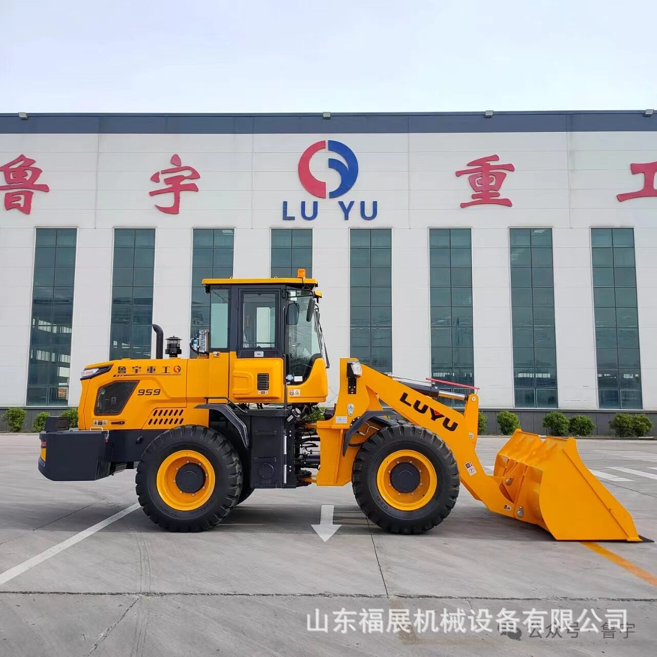 959四驱多功能液压铲车 装载3吨 农用抓木抓草机工程推土30装载机