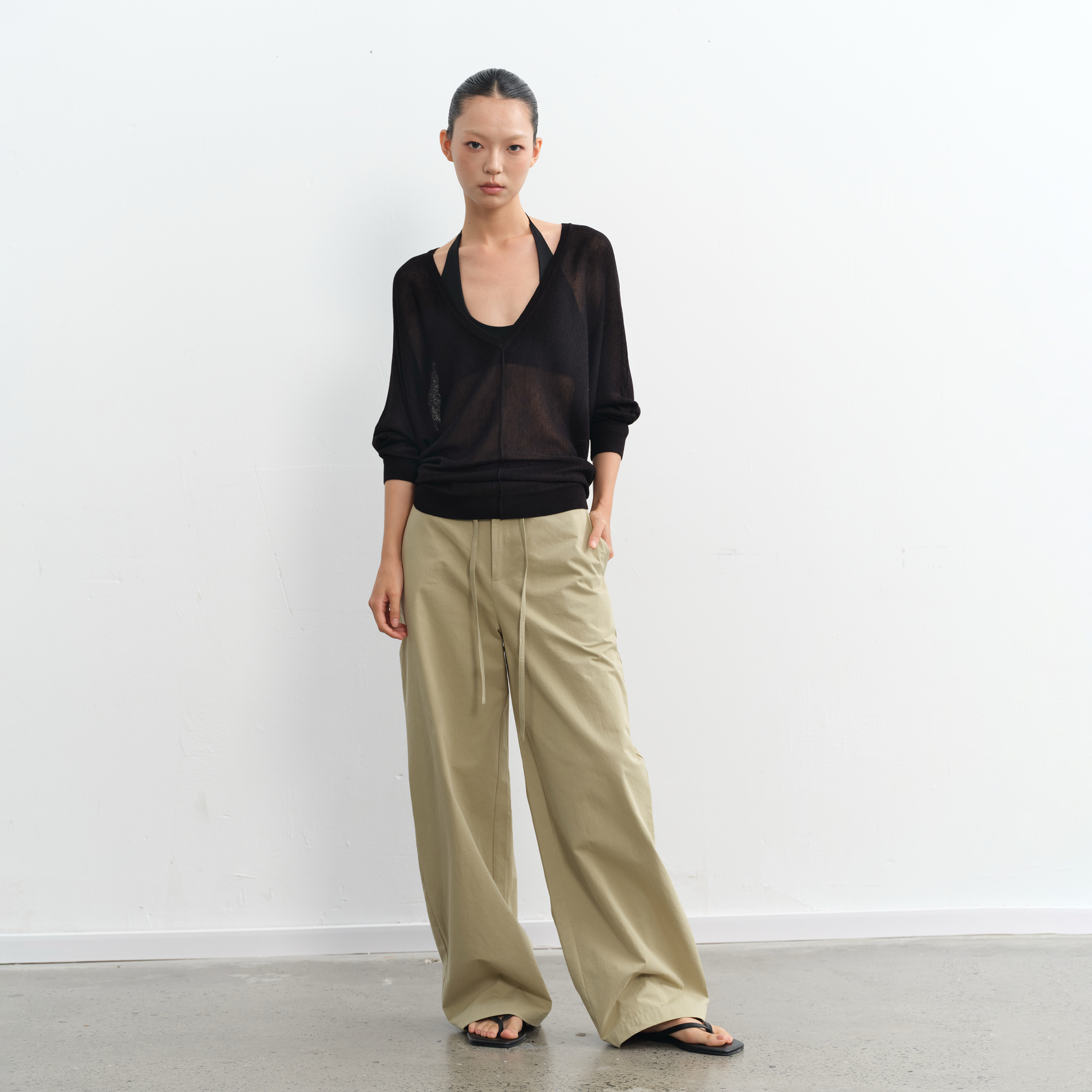 慵懒风落肩设计宽松V领中袖T恤