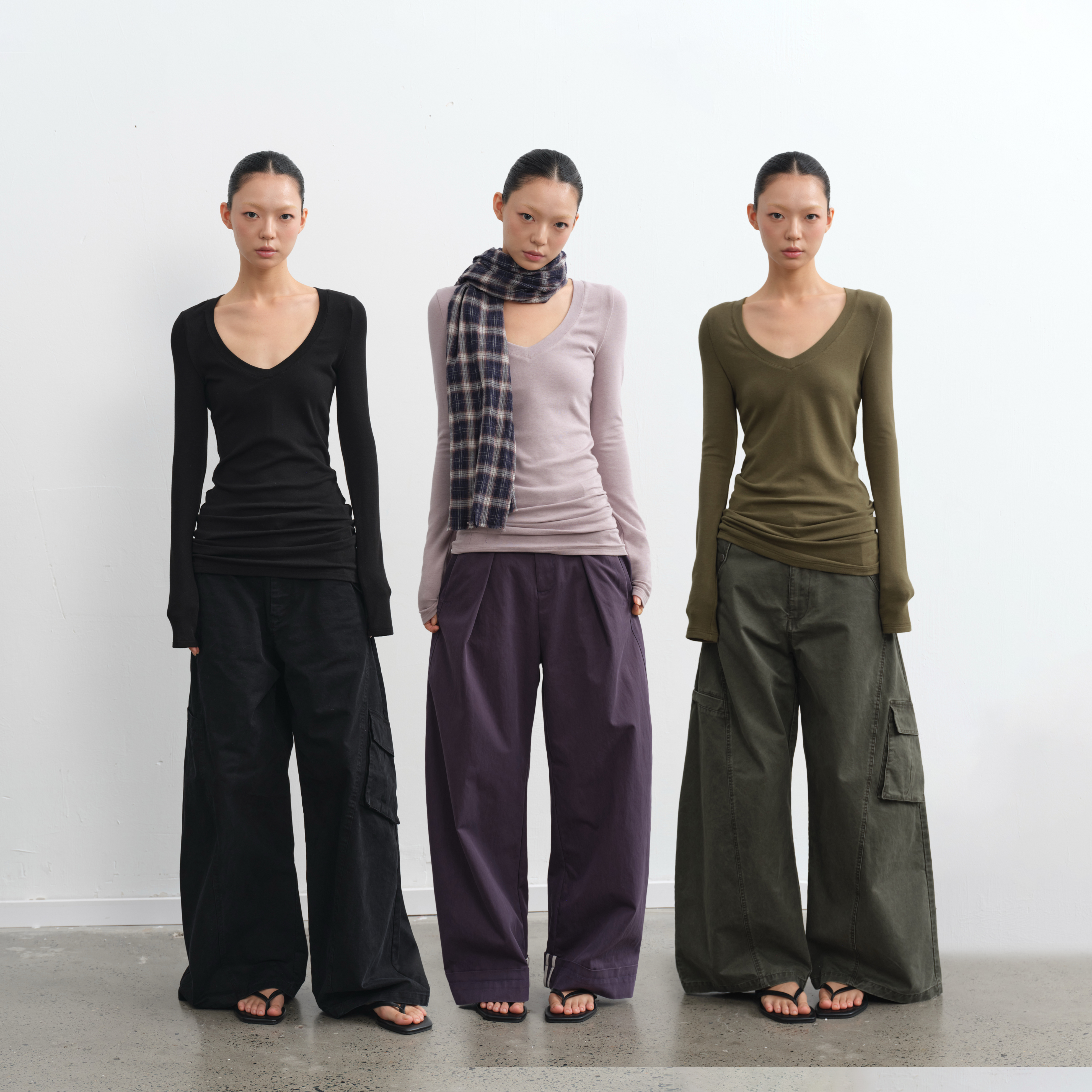 LINY LIBERTY 25AW 设计感纯色V领修身打底衫女长袖T恤显瘦上衣