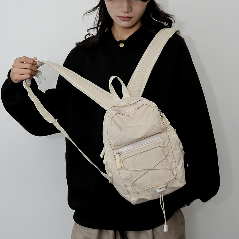 户外双肩包女轻便百搭登山包爬山小号背包徒步骑行运动书包春游包