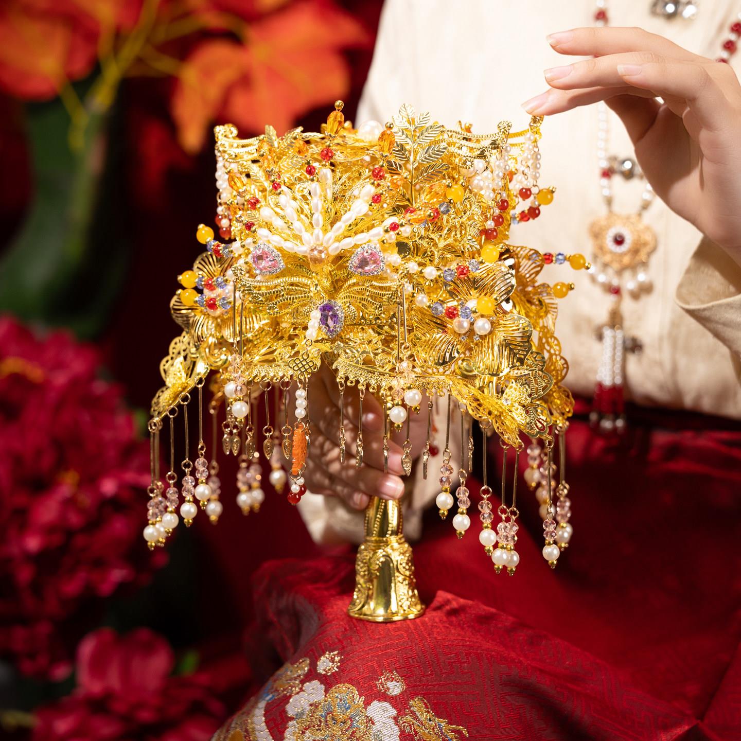 手捧花新娘团扇中式婚礼金色重工高级感珍珠流苏秀禾婚嫁彷真花束