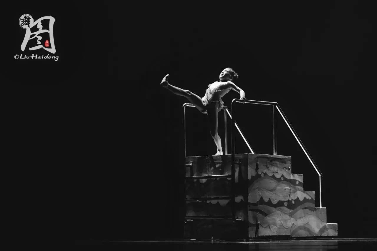 第九届小荷风采泳气演出服儿童舞蹈表演服泳气舞蹈勇气道具跳水台