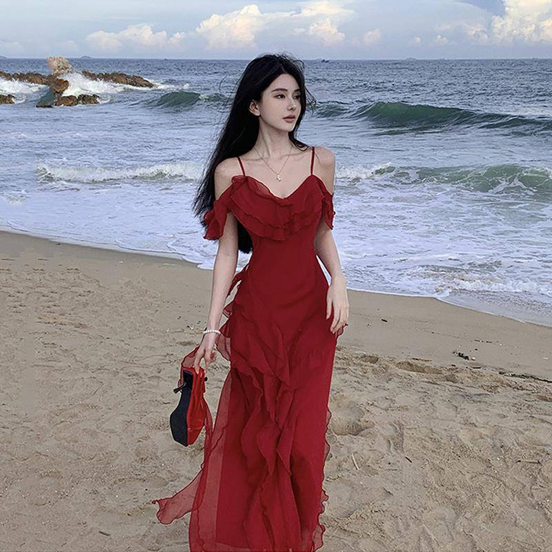 法式复古绝美红色吊带连衣裙女夏荷叶边超好看氛围感海边度假长裙