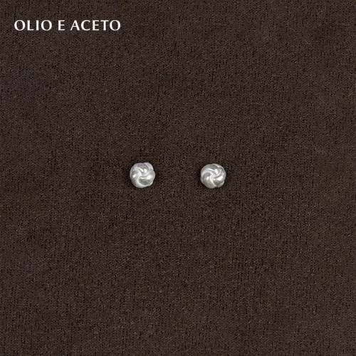 OLIO E ACETO·油醋汁纯银旋结耳钉