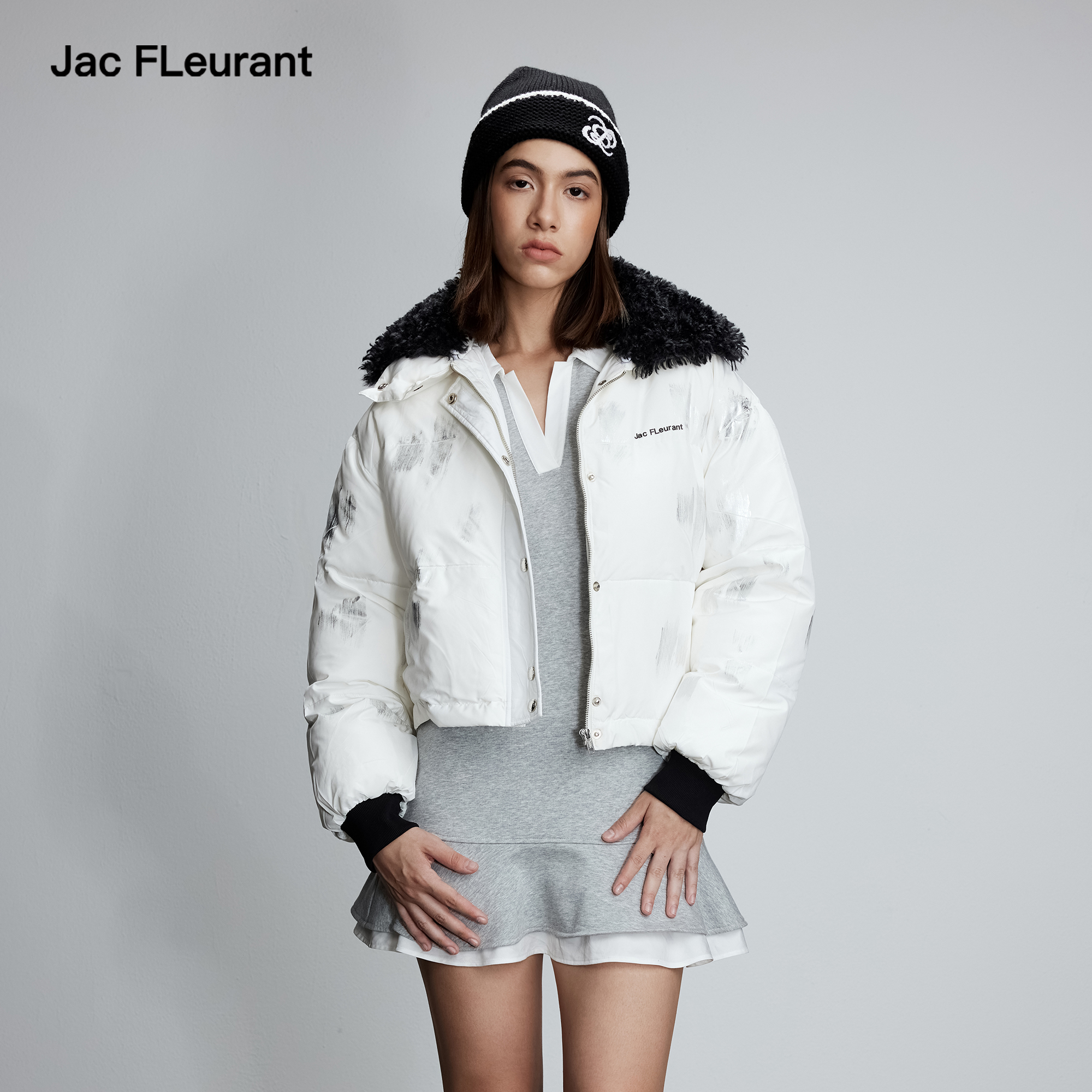 JAC FLEURANT2025秋冬新品黑色毛领拼接烫银短款女士羽绒服时尚