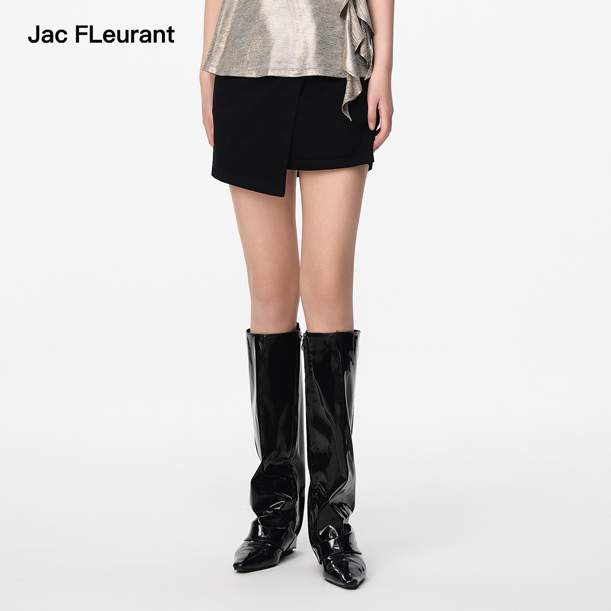 JAC FLEURANT2025春夏新品黑色水洗折叠不规则时尚女士牛仔短裙