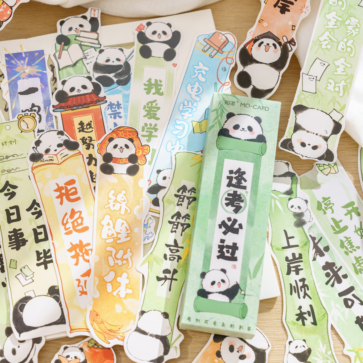 陌墨30张熊猫悠哉纸质异形书签