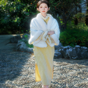 素白毛绒短外套女秋冬季新中式披肩斗篷高级感绝美旗袍外搭小个子