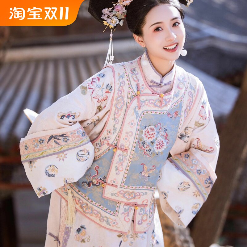 清代汉服女宫廷格格服两件套清朝延吉公主旅拍北京故宫马甲旗袍
