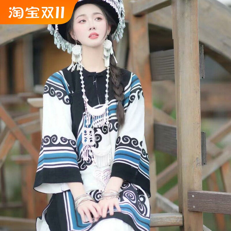 彝族女秋新款少数民族云南土凉山土家族套装苗疆套装旅拍摄影服装