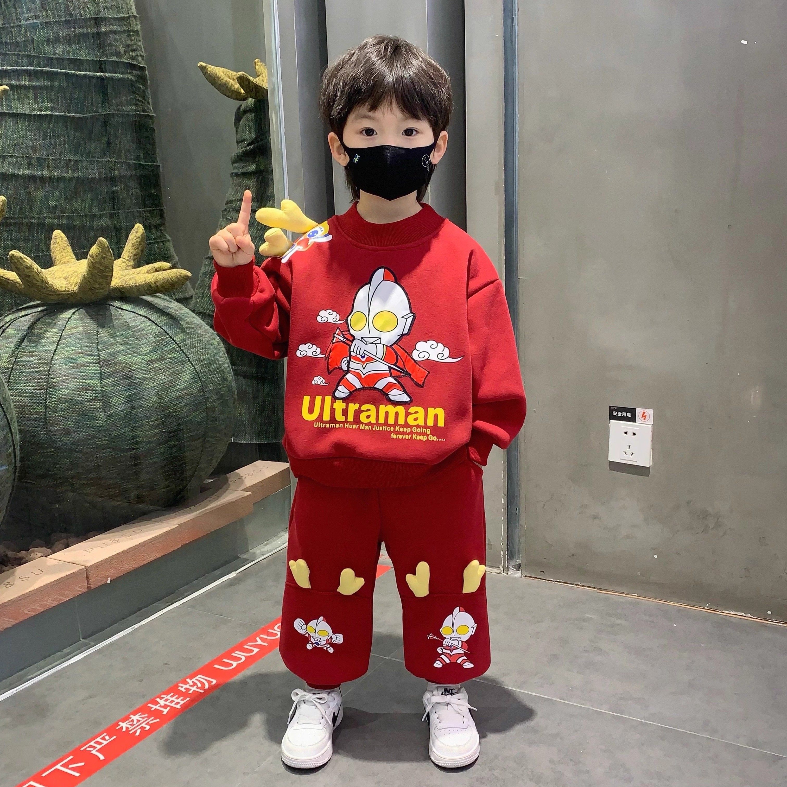 俏皮可爱男童加厚洋气套装儿童喜庆拜年服男孩卫衣卫裤时尚两件套