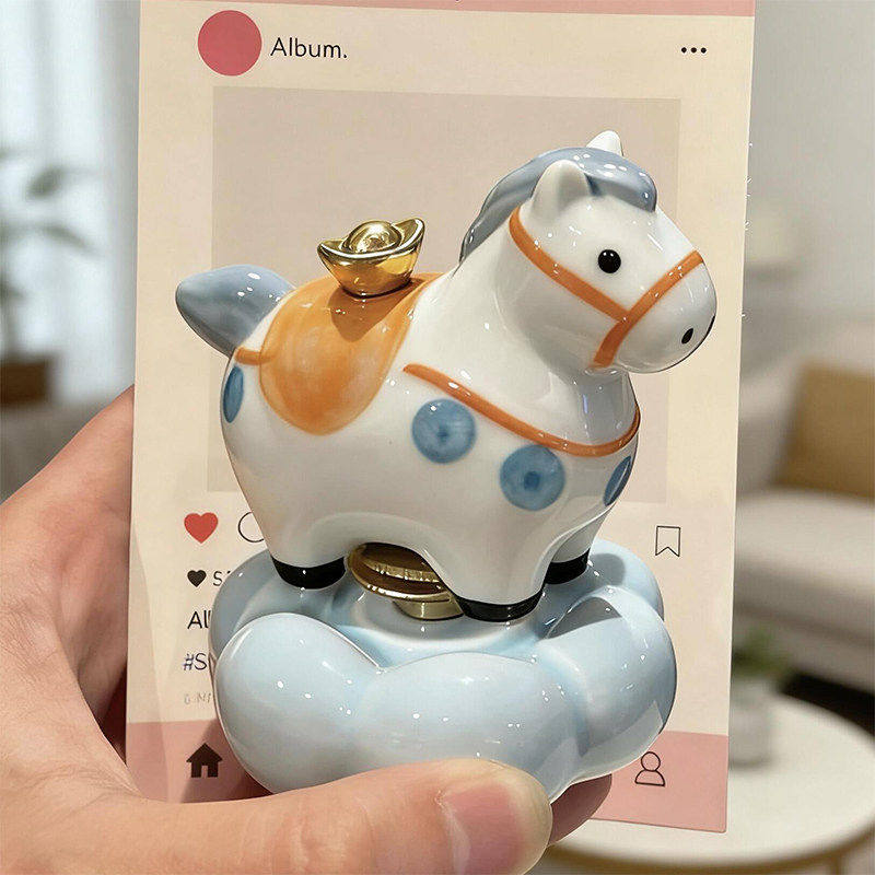 马上有钱办公室解压治愈景德镇陶瓷转转小马创意桌面摆件新年礼物