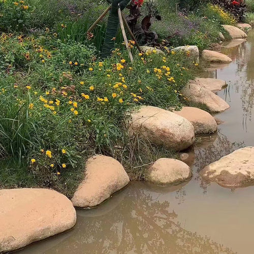大型鹅卵石批发 园林假山水系 河滩石点缀石 绿化河道点缀景观石