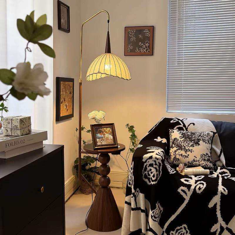 中古风客厅沙发旁茶几落地灯法式复古风卧室床头柜高级氛围感台灯