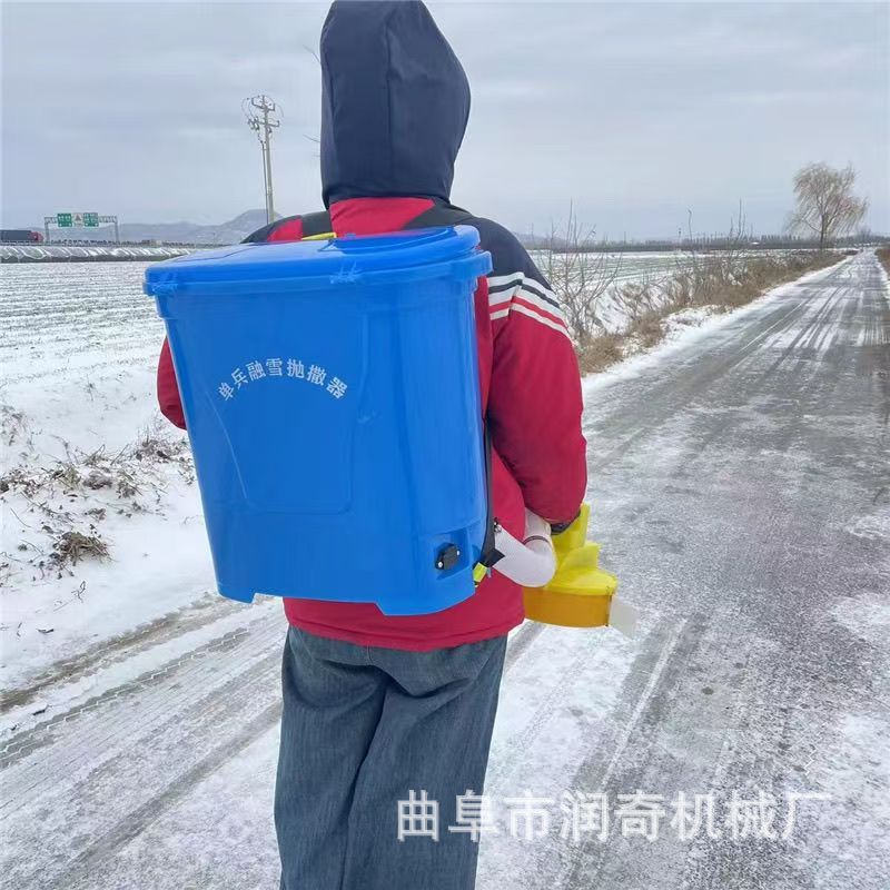 高速公路工业盐融雪机抛撒机背负式电动抛撒器农用颗粒撒肥机