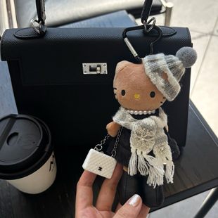 日本LORZ冬日氛围感围巾黑皮长腿Kitty猫包包挂件毛绒公仔钥匙扣