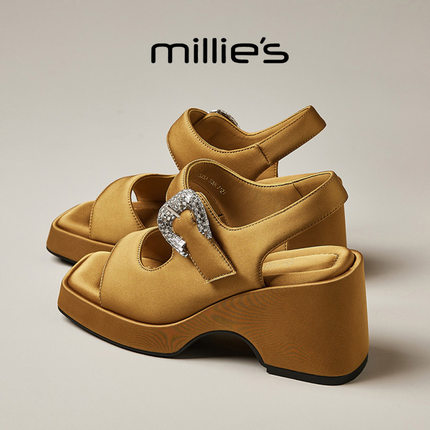 MILLIE'S/妙丽2026新款粗跟厚底水钻设计感时尚休闲一字扣带凉鞋