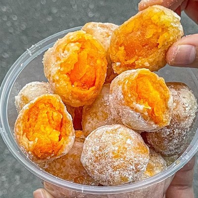 反沙咸蛋黄咸蛋潮汕反沙三味黄酥潮汕蛋黄酥咸鸭蛋流沙咸蛋黄小吃