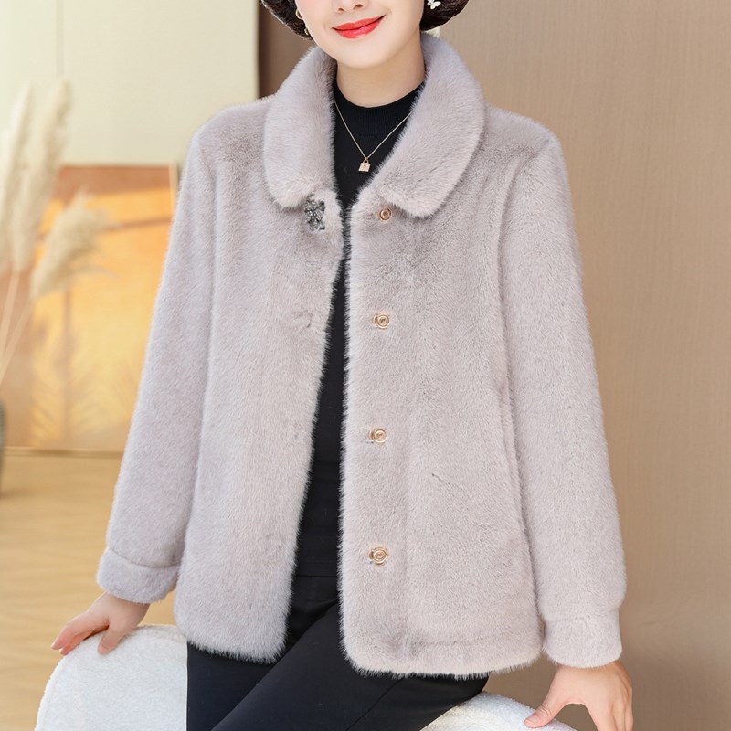 妈妈春装洋气水貂绒皮草外套新款中老年人女冬装短款皮毛一体大衣