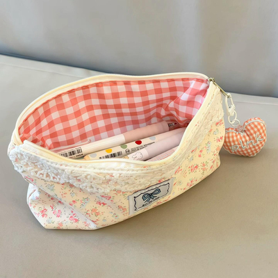 可爱小众蕾丝碎花高颜值笔袋简约文具盒大容量学生便携文具收纳袋