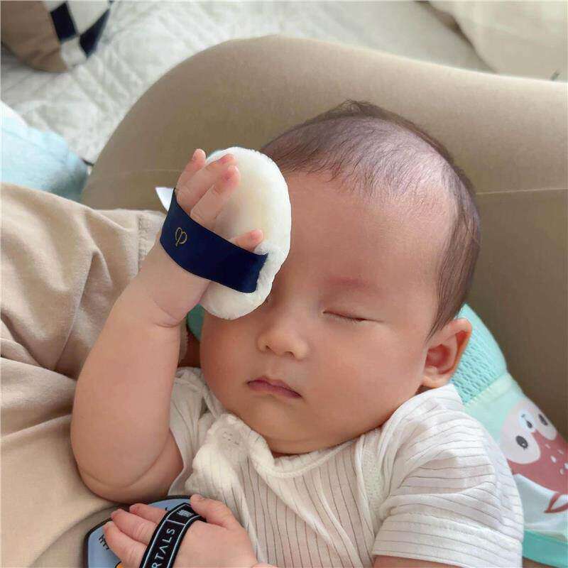婴儿防惊跳安抚粉扑握力玩具