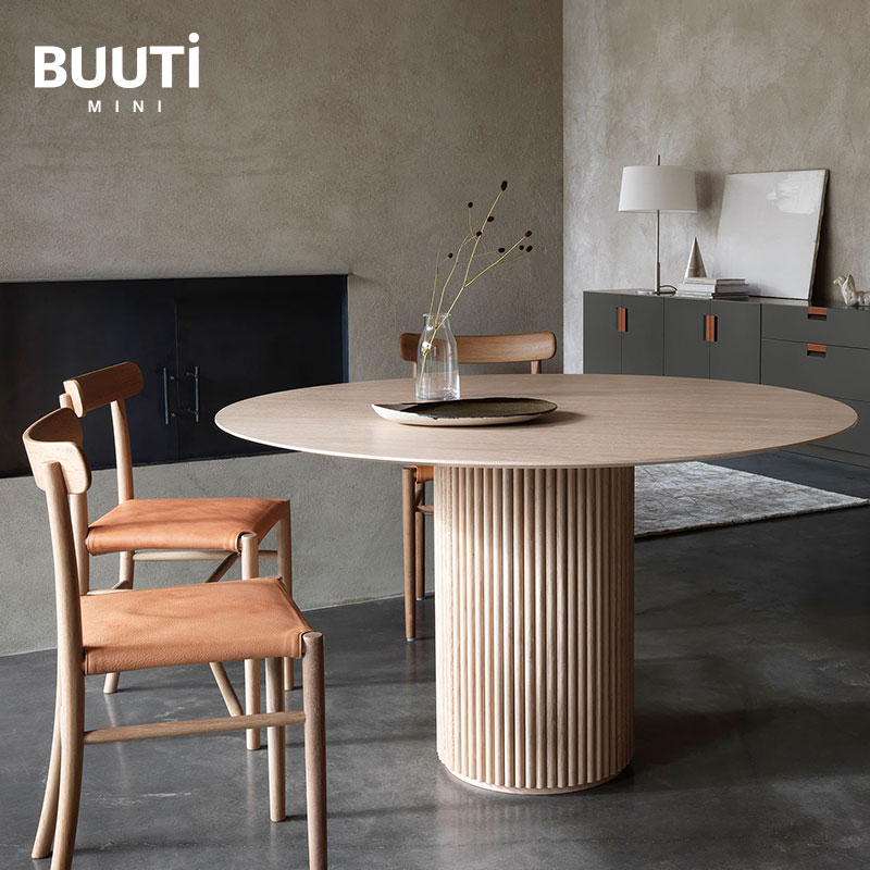 北欧设计师原木色实木圆桌餐桌轻奢洽谈桌子咖啡桌阳台小户型定制