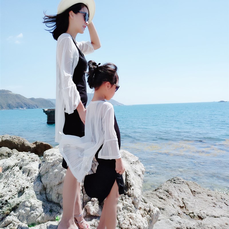 亲子装2023夏装新款潮母女装洋气中长款披肩开衫海边度假薄款外套
