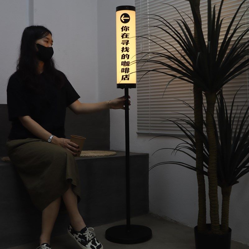 亚克力圆管立式灯箱定制户外落地移动充电广告牌店铺门口指引灯牌