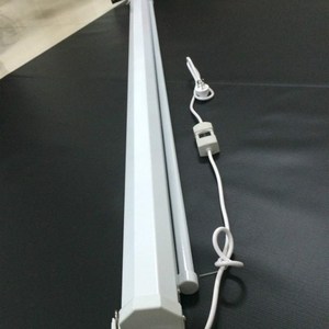 电动投影幕72寸 84寸 小型办公家用幕布 手动自锁幕 手拉挂墙幕