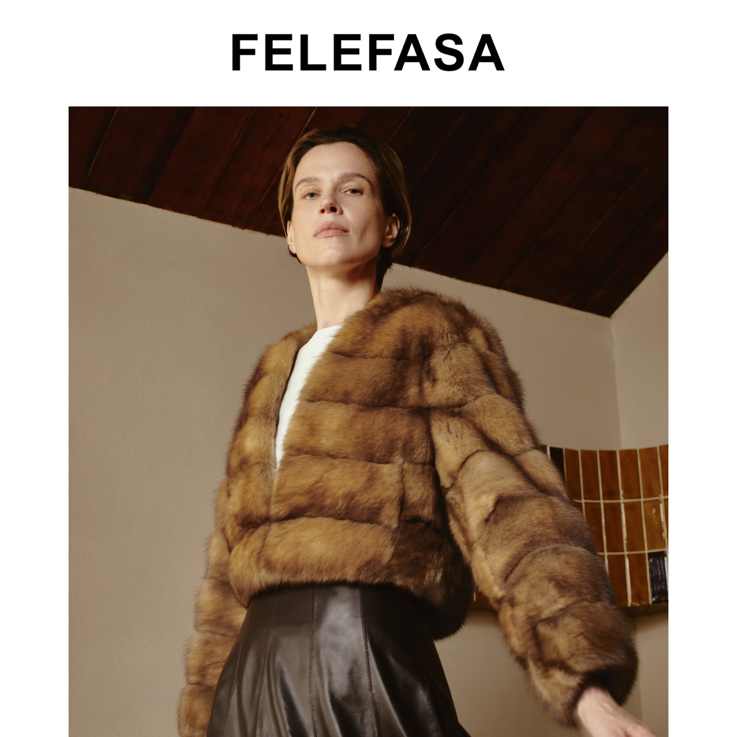 FELEFASA斐梵萨冬女装 圣彼得堡本色紫貂短款无领皮草外套