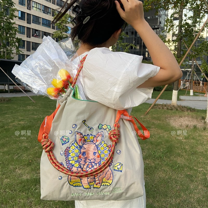 圆圆同款2025新款刺绣防水购物袋单肩包斜挎包女可调节大容量休闲