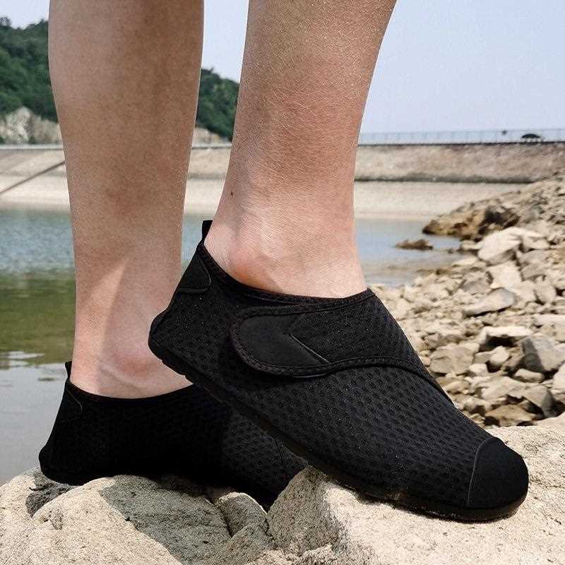 新款直销网眼透气沙滩袜防滑速干海边户外潜水浮潜沙滩鞋防滑防割