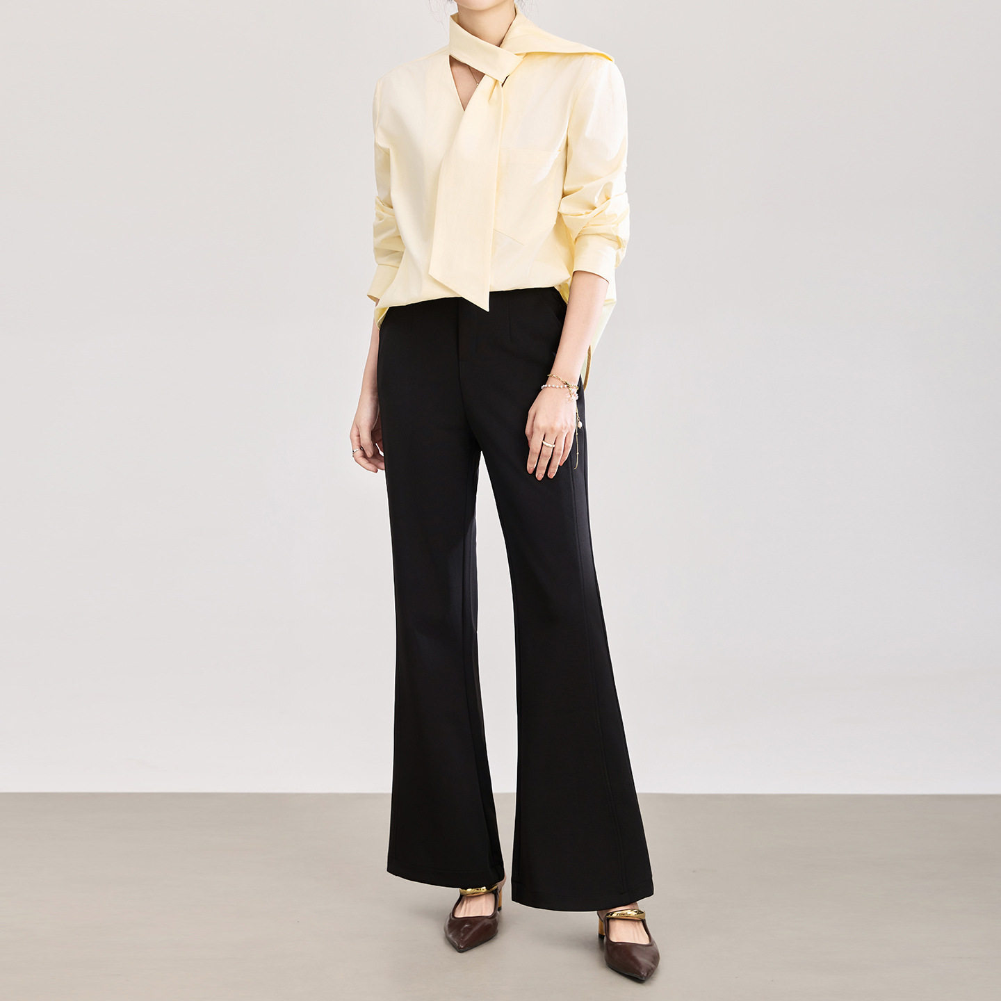 2603404-南油蚂蚁纹牛奶丝高腰显瘦弹力喇叭休闲裤女春夏新款下装