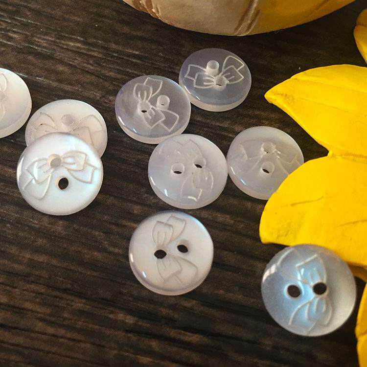 新款直销二眼珠光 蝴蝶结卡通图案衬衫纽扣 树脂儿童装女时装钮扣