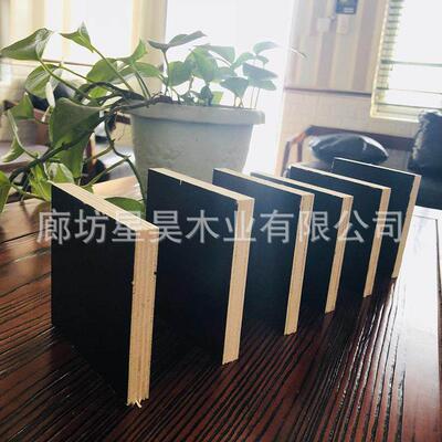 厂家现IRD货黑色建筑板实程木塑模料工用覆膜杨木松木板芯