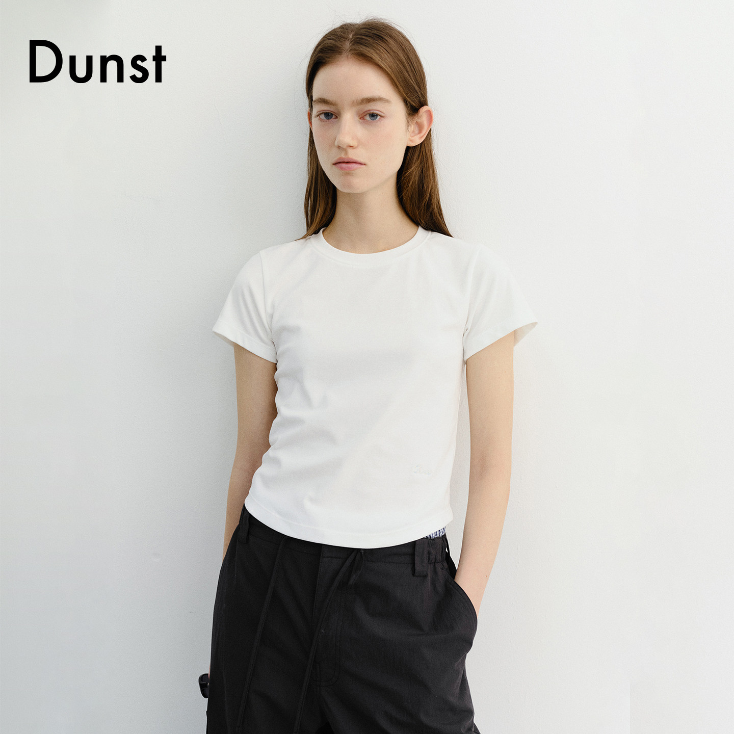 Dunst2026夏季新品女士弧形下摆修身圆领短袖T恤上衣UDTS6B225